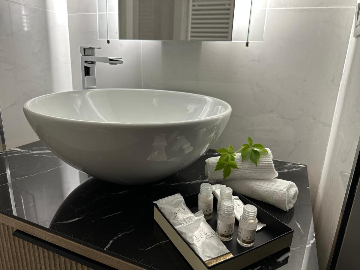 Jacuzzi Luxury Apartment In The Town Centre Торино Екстериор снимка