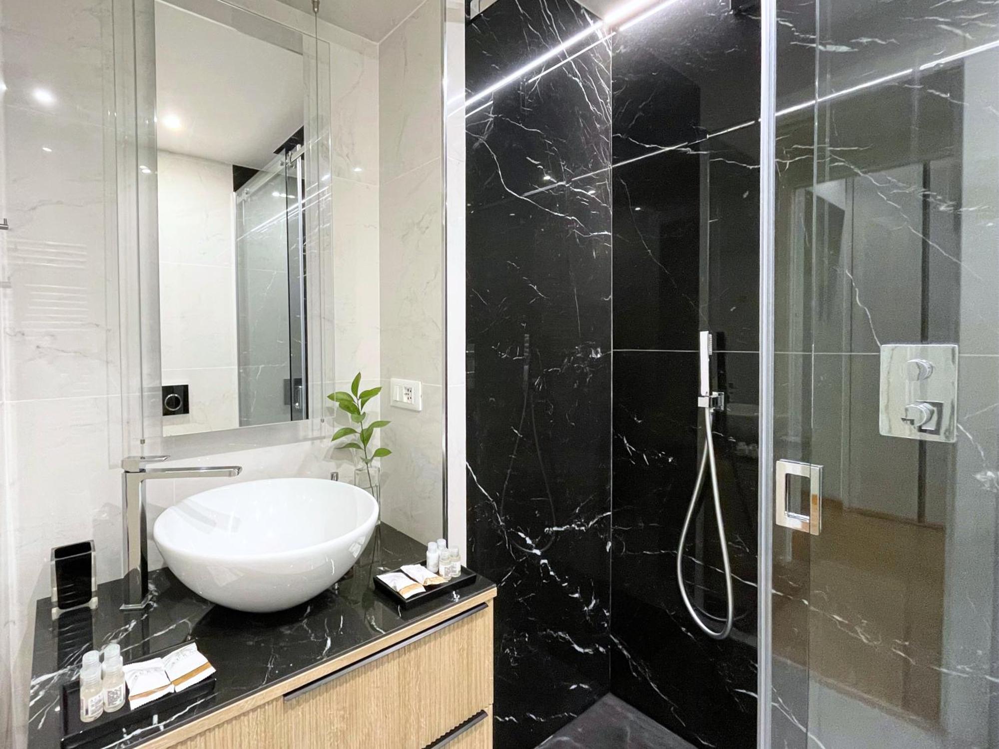 Jacuzzi Luxury Apartment In The Town Centre Торино Екстериор снимка
